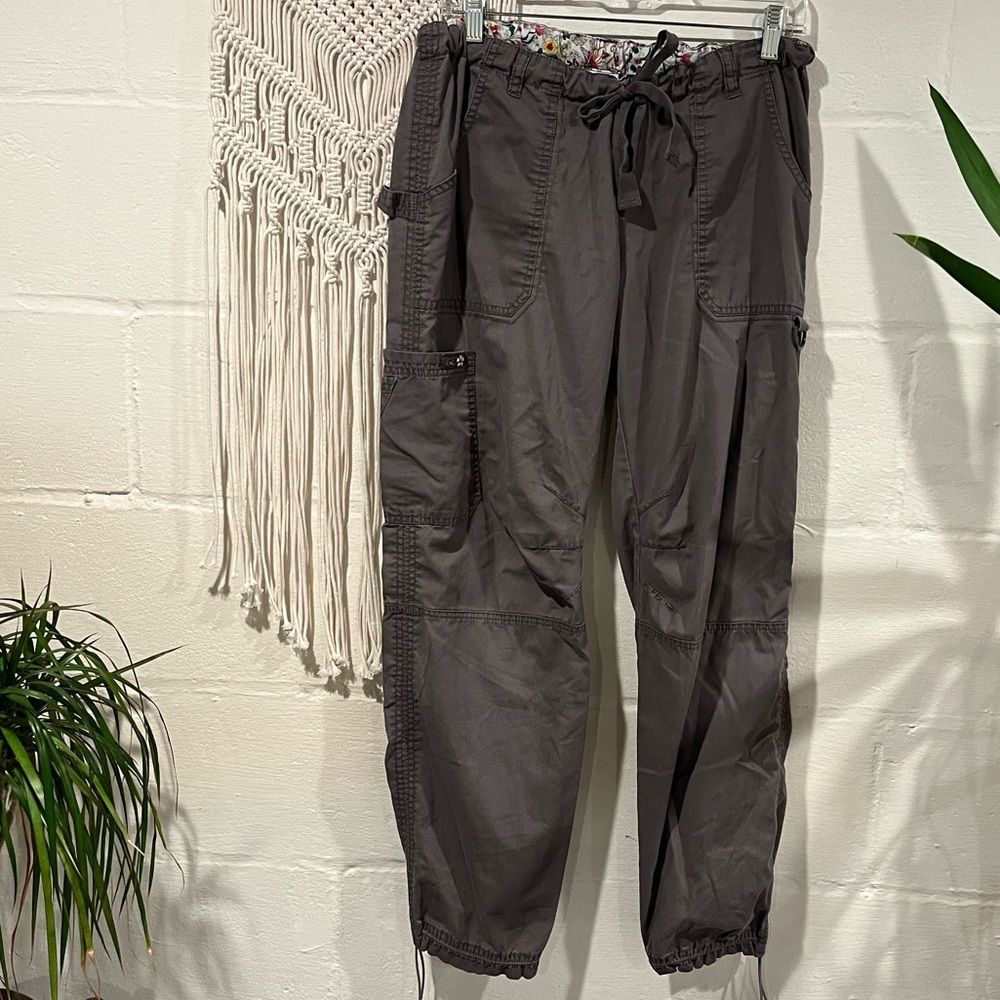Koi / womens gray scrub bottoms with pockets and tie waist